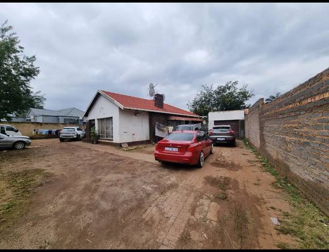 5 BEDROOM HOUSE FOR SALE IN KEMPTON PARK EXT 02